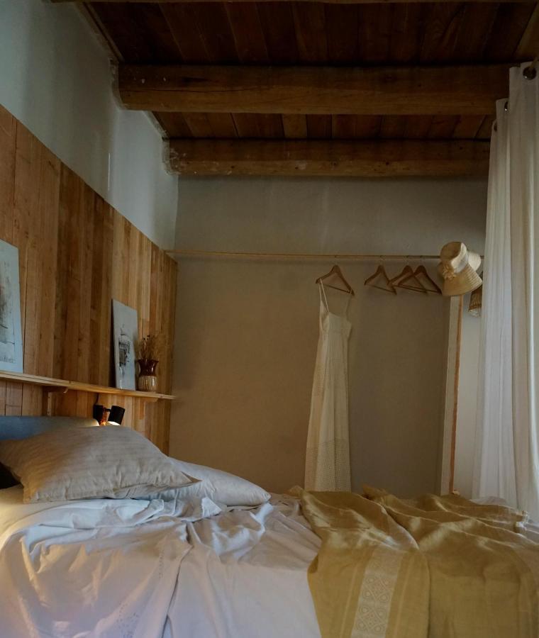 Can Tat, Loft In A Old Coach House Sant Jordi Desvalls Zewnętrze zdjęcie