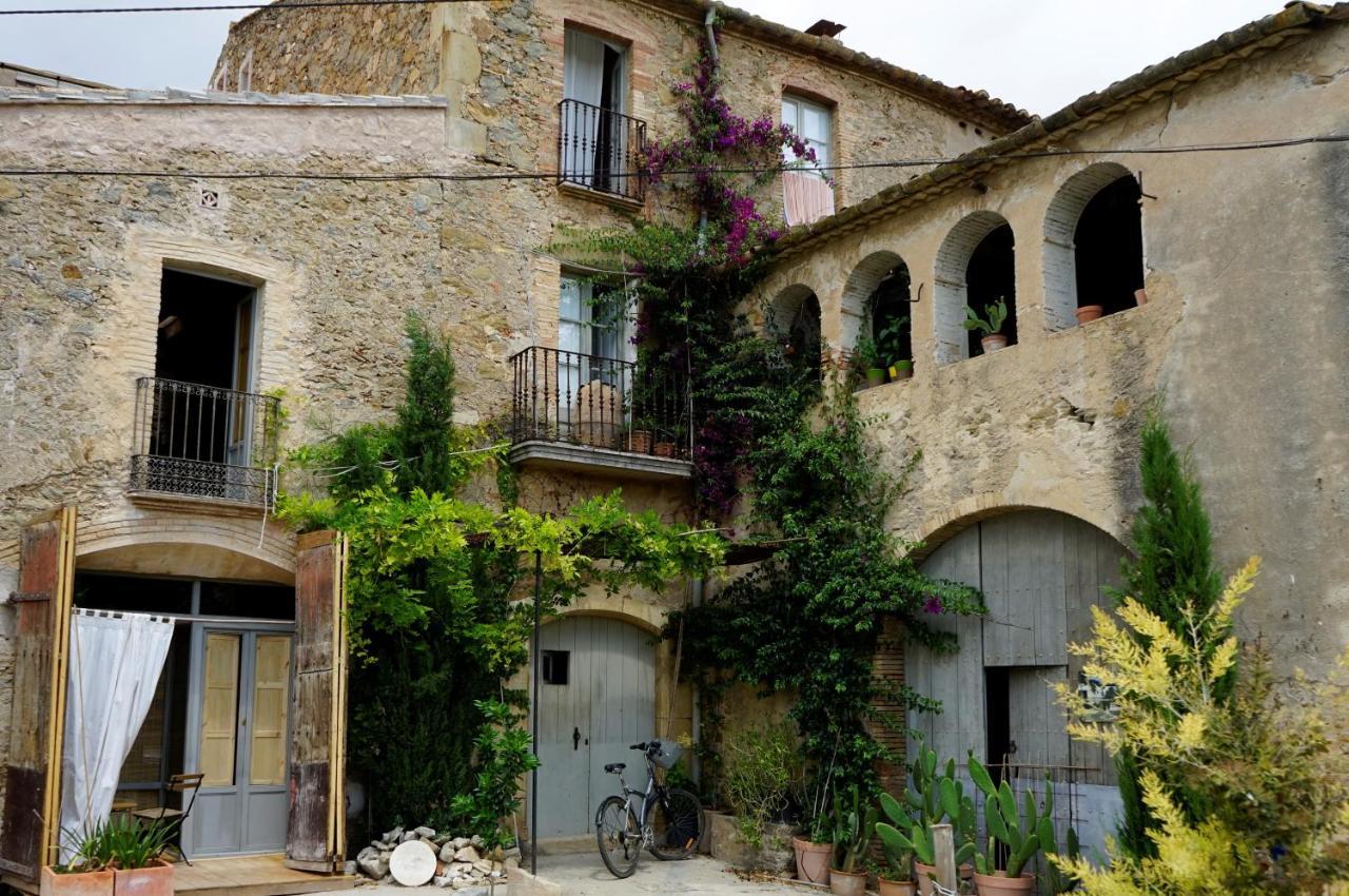 Can Tat, Loft In A Old Coach House Sant Jordi Desvalls Zewnętrze zdjęcie
