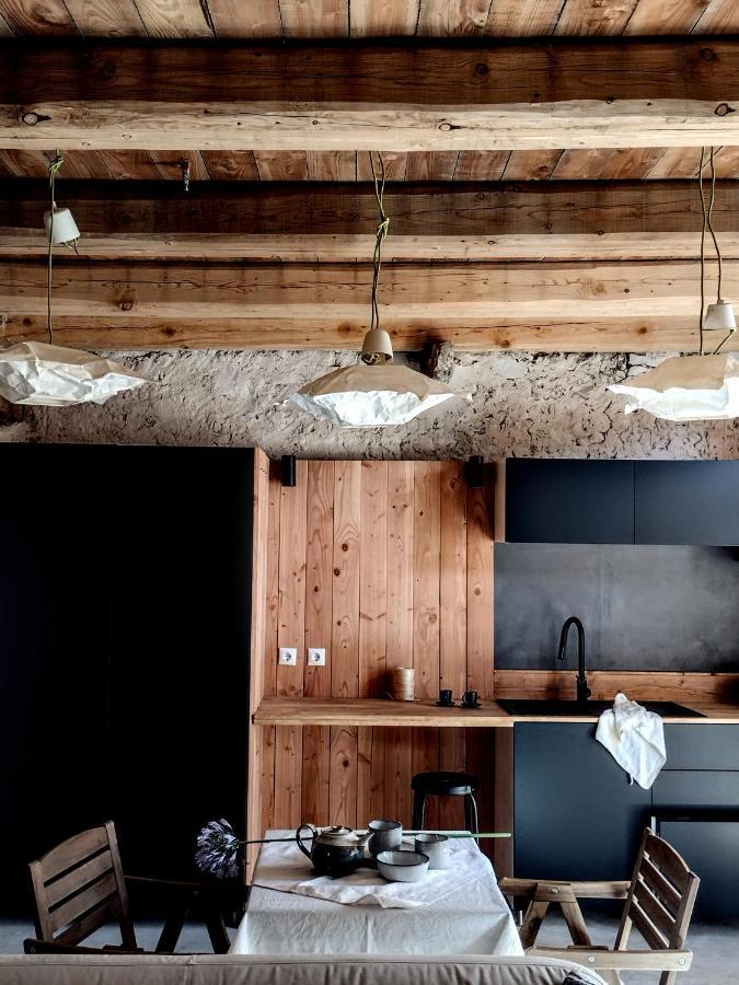 Can Tat, Loft In A Old Coach House Sant Jordi Desvalls Zewnętrze zdjęcie