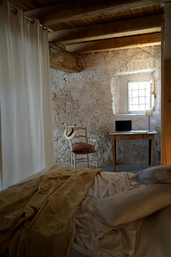 Can Tat, Loft In A Old Coach House Sant Jordi Desvalls Zewnętrze zdjęcie